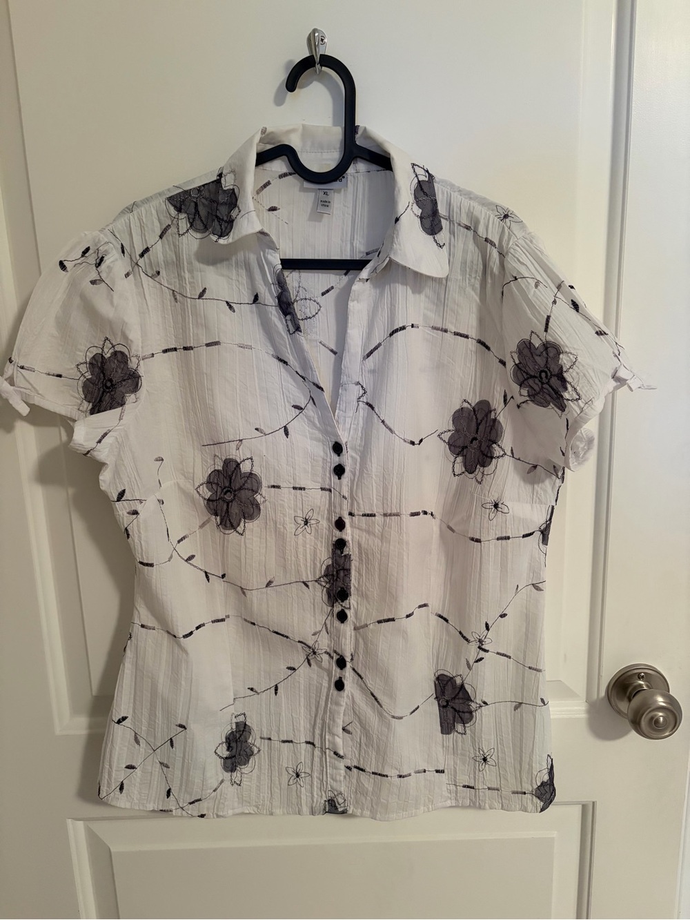 Women's White Short-Sleeve Shirt with Black Floral Print - Harve Bénard